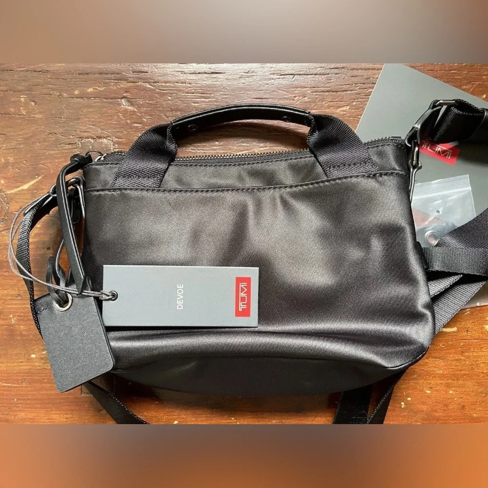 Tumi Hazel Crossbody Devoe Collection in Black with Gunmetal Hardware - Picture 4 of 11